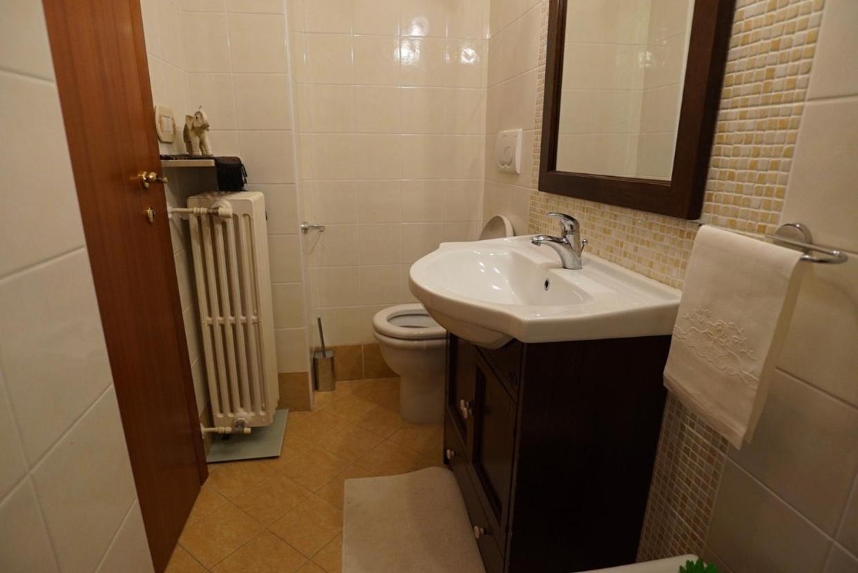 Panorama House Bed & Breakfast Chiaravalle Marche Exterior photo