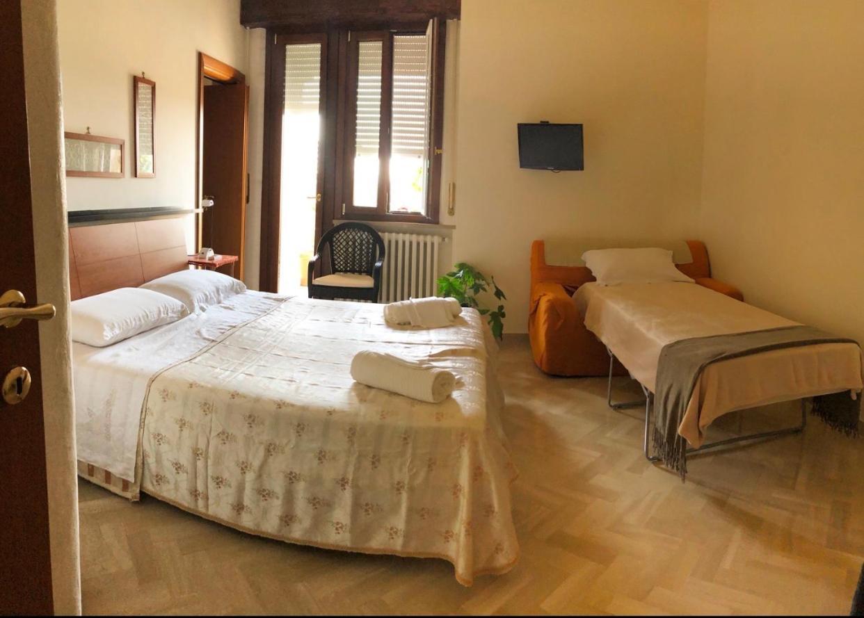 Panorama House Bed & Breakfast Chiaravalle Marche Exterior photo